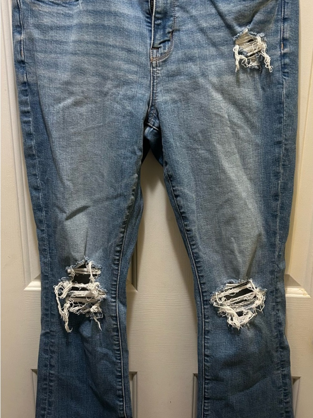 American Eagle Outfitters Light Wash High-Rise Ripped Jeans